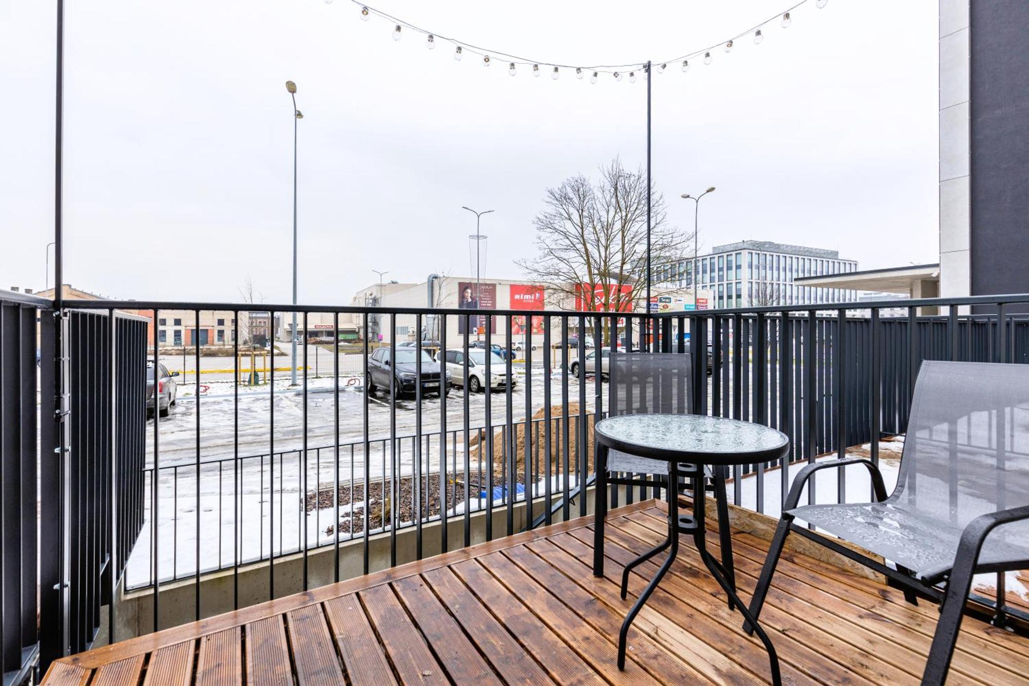 Main Street Lounge - Terrace, Free P, Self Check-in * Riika